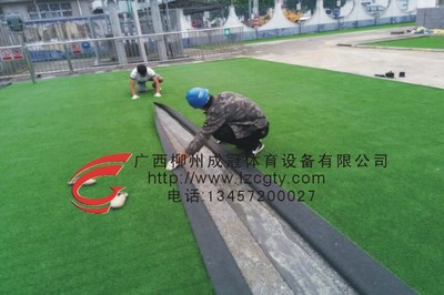人造草坪應用解析 休閑草坪、高爾夫果嶺與地坪工程的多功能融合